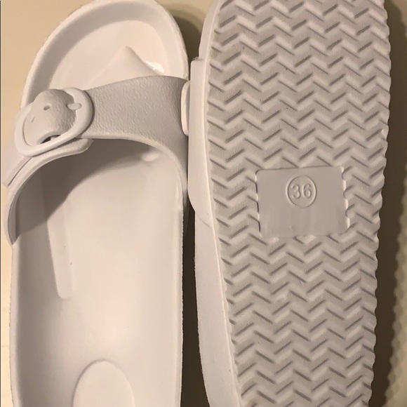 H&M slippers - Picture 1 of 4